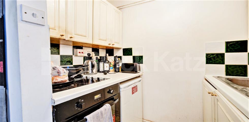 			1 Bedroom, 1 bath, 1 reception Flat			 Shepherds Bush Green, SHEPHERDS BUSH